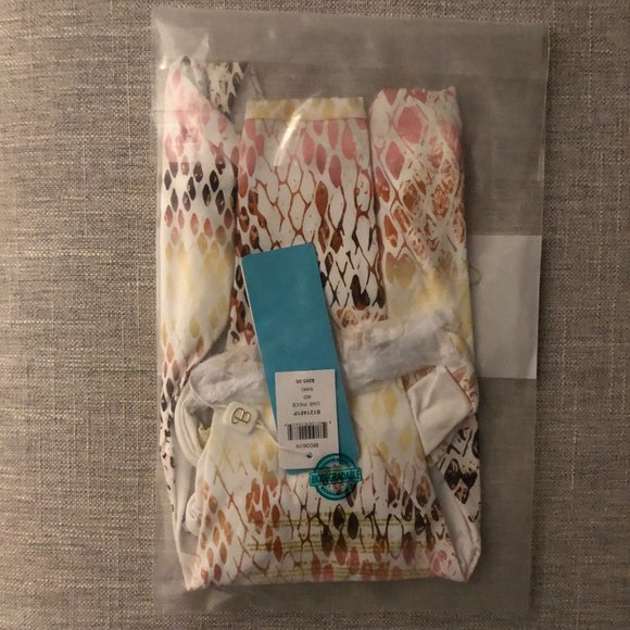 Beach Bunny Brooklyn One Piece NWT - Picture 9 of 10